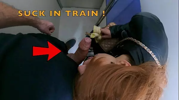 ¡Esposa Casada Ninfómana Chupa A Un Desconocido En El Tren!