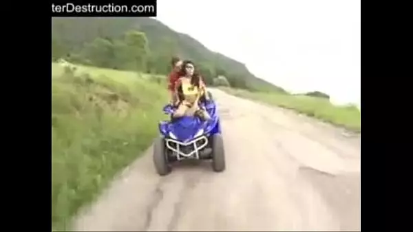 Mujeres Voluptuosas En Moto