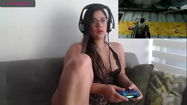 Sexy Latina Jugando Videojuegos