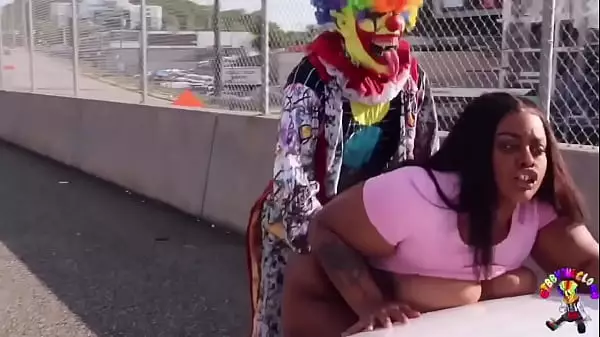 Gibby The Clown Se Folla A Una Jugosa Camiseta En La Autopista Más Popular De Atlanta