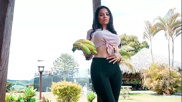 Mamacitaz - #Mila Garcia - Latina Sexy Sabe Una Gran Polla Y Se La Follan
